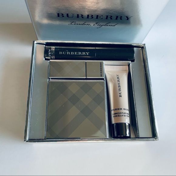 Burberry Festive Beauty Box  Limited Edition Holiday 4 Piece Travel Set New - Picture 6 of 9